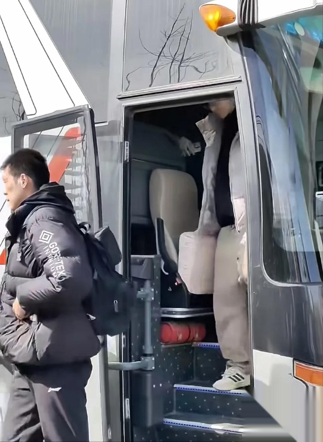 赢德体育官网-包含吉林险胜湖南，积分排名升幅不明显的词条